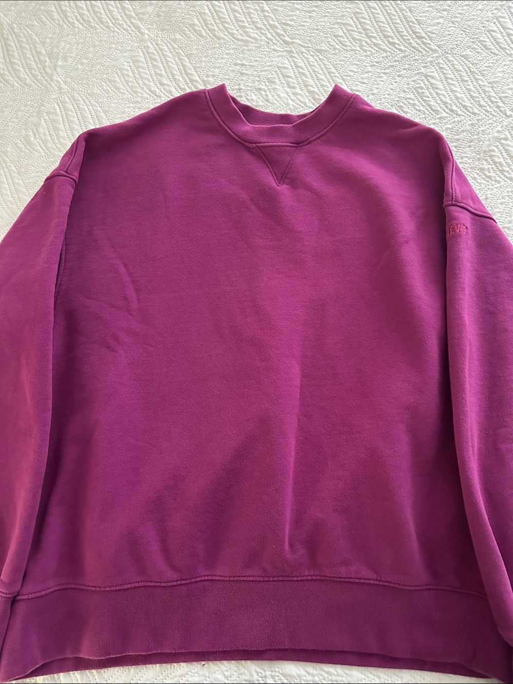 Levi’s Fuchsia Crewneck Sweatshirt